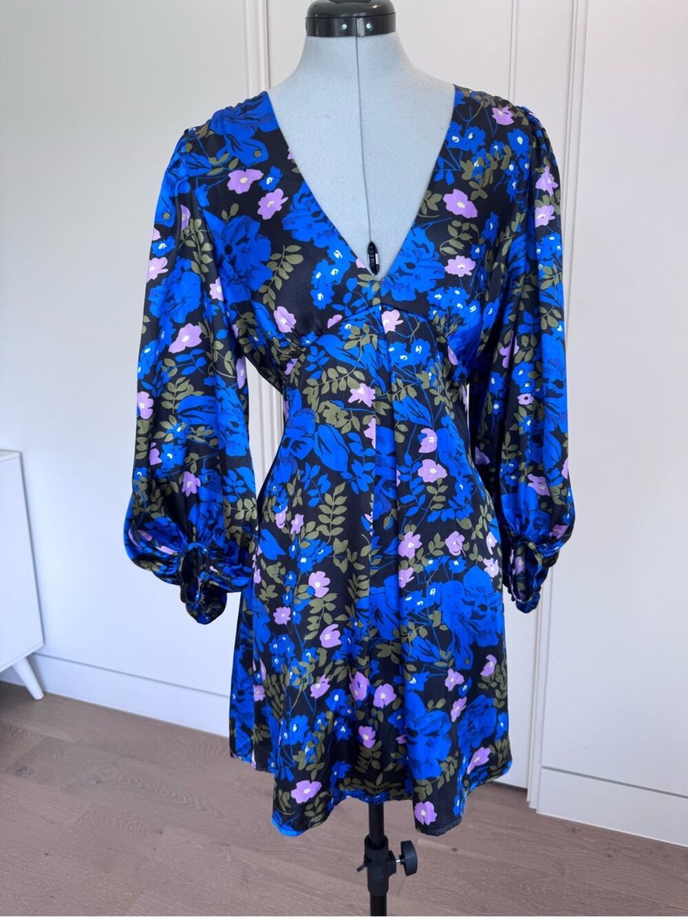 Vero Moda Bold Blue Floral V-Neck Mini Dress